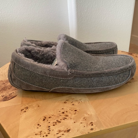 UGG Men’s Ascot Slipper - Picture 2 of 8